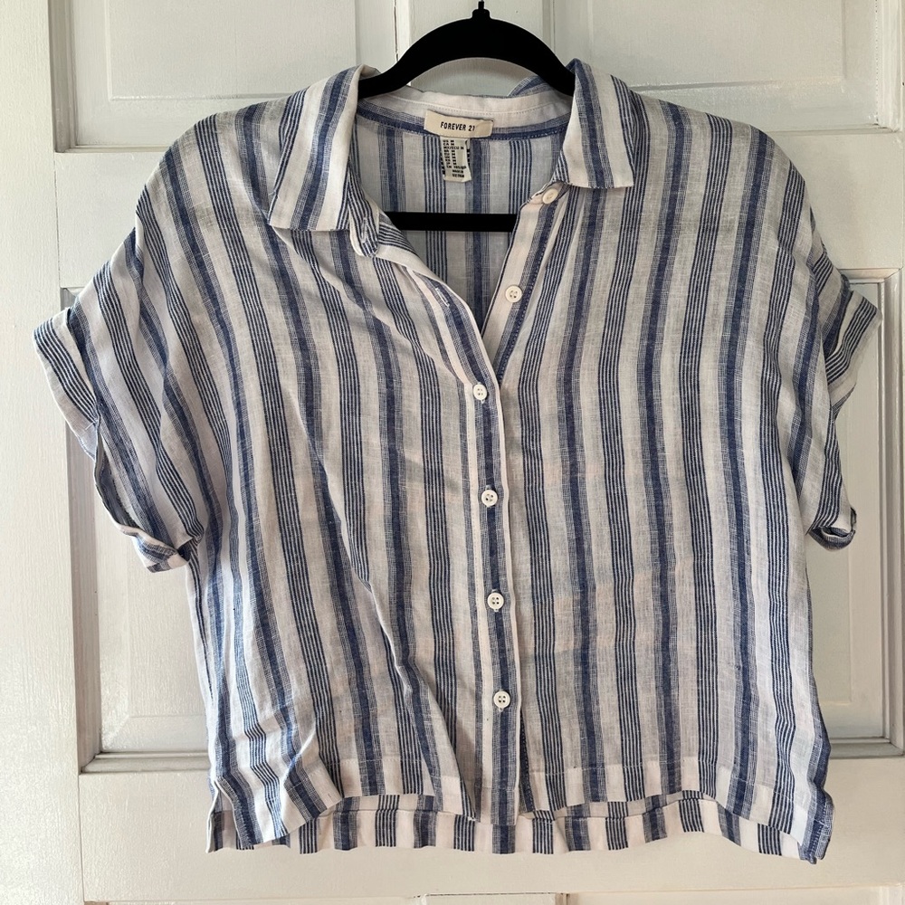 Size small button down top